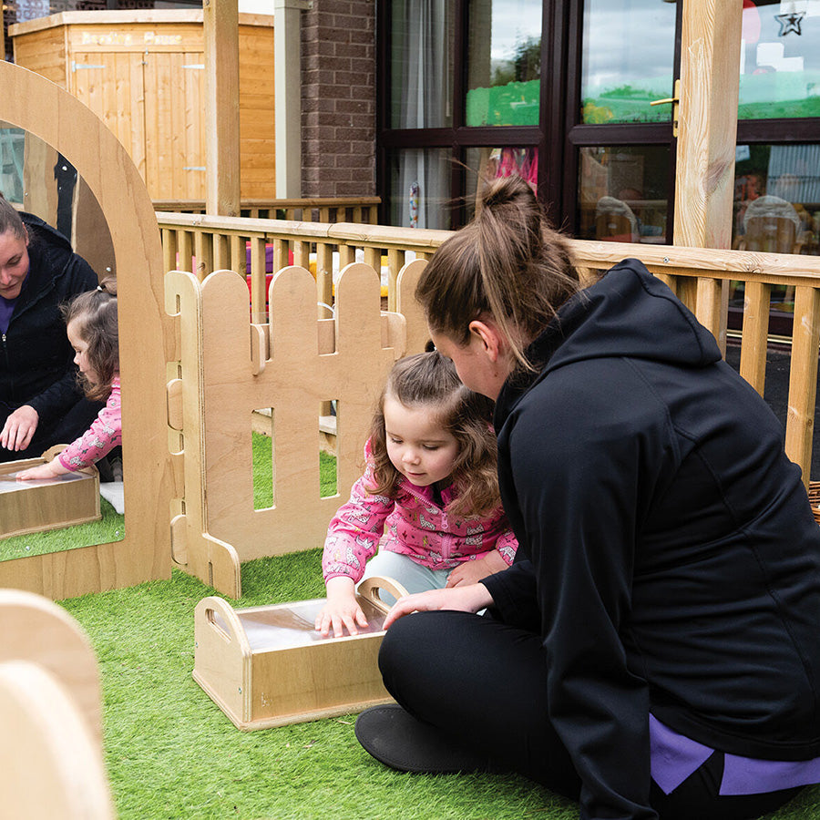 Outdoor Magnifying Carry Box