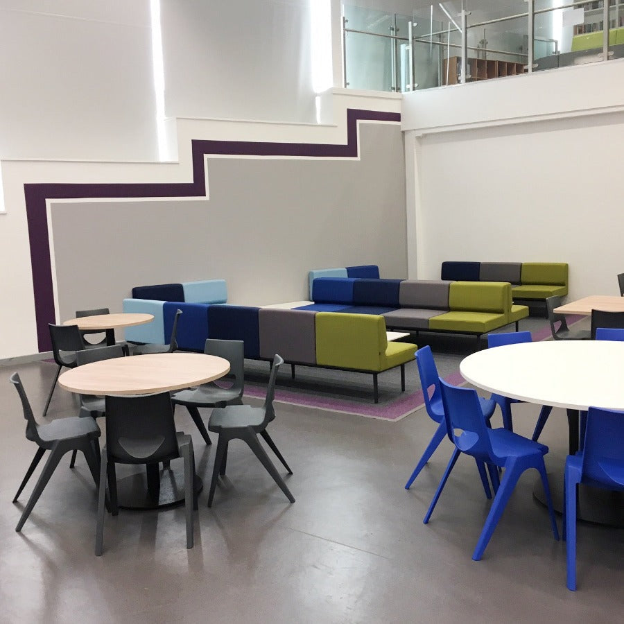 En One Chair One Piece Poly Charcoal and Royal Blue Lifestyle Image 1