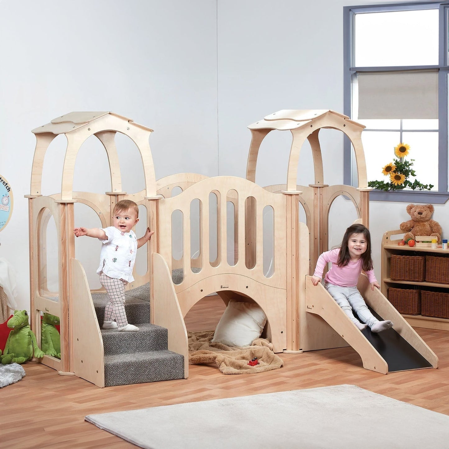 Hide 'N' Slide Kinder Gym (With Roof)